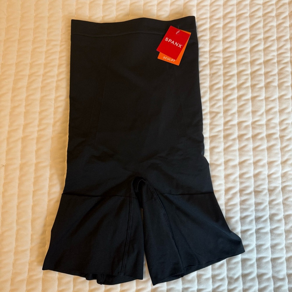 NWT SPANX high-waisted mid-thigh short (size M) - Picture 4 of 10